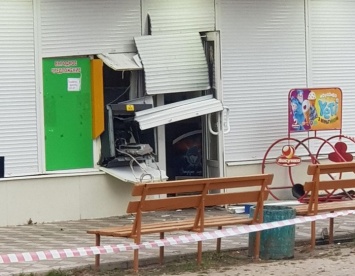 Почти 2 миллиона гривен: фото задержанных и подробности взрыва банкомата