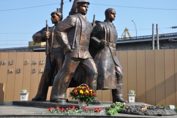 В порту зажгли Вечный огонь в честь освобождения Одессы от фашистов