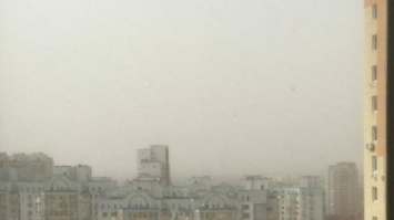 Пылевая буря и обвал моста: что происходит в Киеве