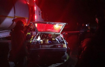 Под Кропивницким Таврия влетела под грузовик: спасатели доставали четырех погибших спецтехникой