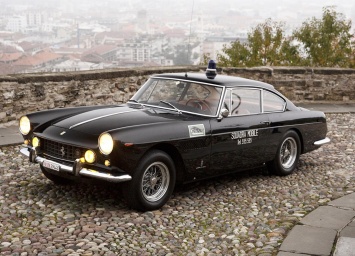 На продажу выставили уникальный полицейский суперкар Ferrari