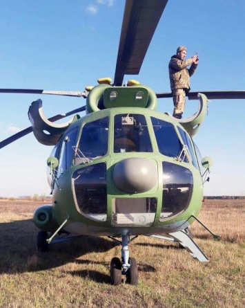 Военный вертолет совершил вынужденную посадку в Киевской области
