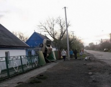 В Запорожской области горе-водитель поставили "Жигули" в вертикальное положение (ФОТО)