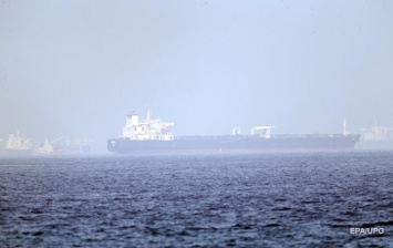 Возле Сингапура образовалась "пробка" из танкеров с нефтью