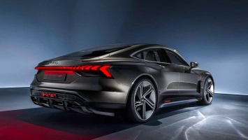 Audi e-tron GT впервые засняли на видео