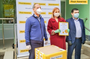 Фонд Рината Ахметова и ДТЭК передали Ивано-Франковщины тесты для врачей «скорой»