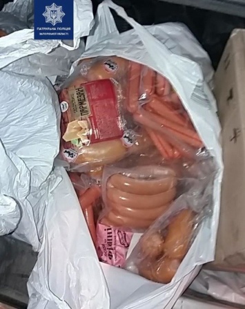 В Запорожье из мясного магазина украли ящик яиц и пакет сосисок