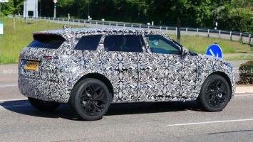 Новый Range Rover Evoque с семью местами вывели на тесты