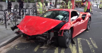 Ferrari за 17 млн рублей разбили об лондонский автобус (видео)