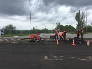 Дождь не нарушил планы "дорожников" по ремонту центрального проспекта Кривого Рога, - ФОТО