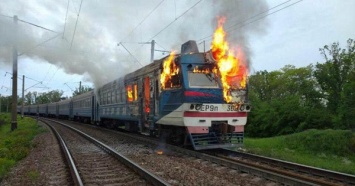 Под Одессой сгорела электричка (фото)