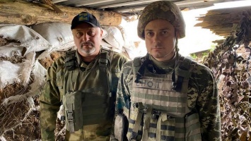 Мэр Каменского приехал к украинским защитникам в зону ООС