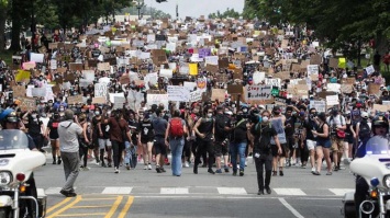 Массовые протесты в США: почему люди выходят на улицы