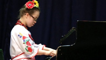 Юная пианистка с синдромом Дауна из Покрова победила в Международном конкурсе