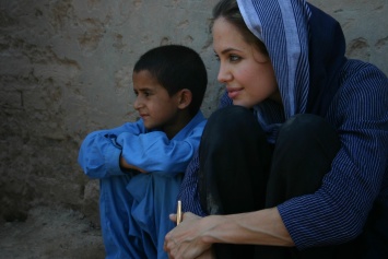 Анджелина Джоли о глобальных проблемах беженцев и материнстве