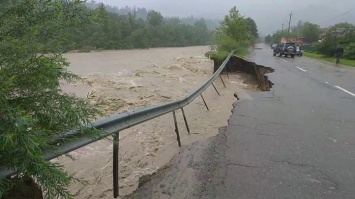 Буковель затопило, последствия паводка в Карпатах сняли с дрона (ФОТО, ВИДЕО)