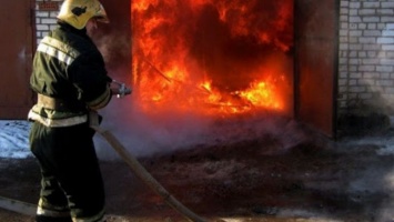 В Мелитополе горел гараж с автомобилем