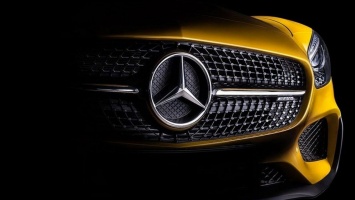 Mercedes тестирует новый Mercedes-Benz с минимальным камуфляжем (ВИДЕО)