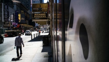 Бродвейские театры не откроются до конца года