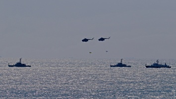 Новинки флота, авиация и парашютисты: как в Одесском заливе смотр военных кораблей проходил