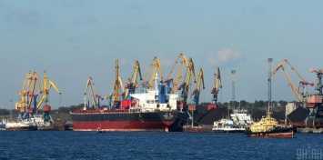 Черноморские портовики вышли на митинг против российской экспансии