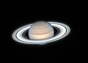Хаббл сделал новый снимок Сатурна: на планете настало лето (фото)