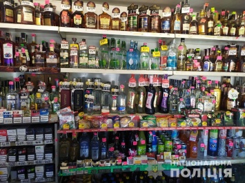 В Слобожанском без лицензии продавали сигареты и алкоголь
