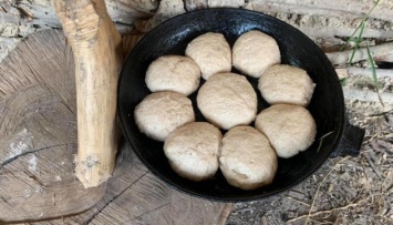На Ривненщине испекли гречневый хлеб в печи XI-XII веков