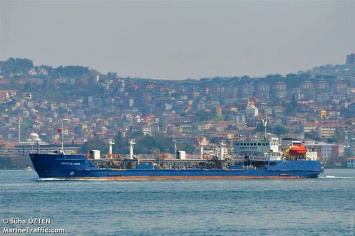 Возивший топливо для оккупантов танкер четвертые сутки стоит у границы территориальных вод в Одесской области: попытка контрабанды или поломка?