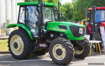 В Киеве представили новый отечественный трактор