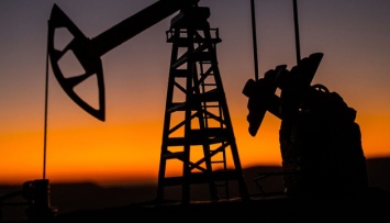 Нефть дешевеет на фоне прогнозов о неопределенных перспективах экономики США