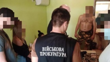 Маски для бойцов: чиновник Медсил ВСУ и сообщники требовали 1 млн "отката"