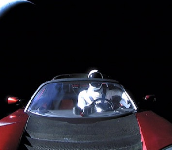 Где сегодня Tesla, которую Илон Маск запустил в космос - последнее видео с машиной