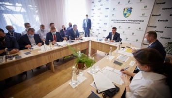 Зеленский заявил о намерении вернуть престиж рабочим профессиям