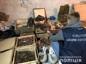 От РПГ и до гранат: на Харьковщине полиция выявила огромный склад ворованного оружия и боеприпасов (фото)