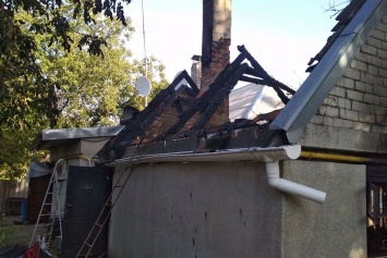 В Синельниковском районе горела пристройка к жилому дому