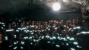 В Кривом Роге продолжаются протесты шахтеров. К горнякам шахты "Октябрьская" присоединились коллеги с шахты "Родина"