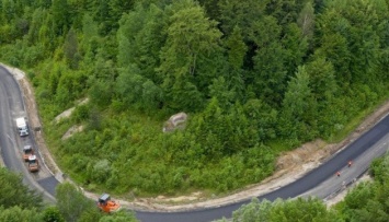 На Львовщине завершают ремонт автодороги Сходница - Песочная