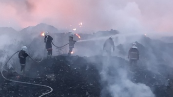 В Киеве несколько дней горела свалка: почему такие пожары смертельно опасны для человека