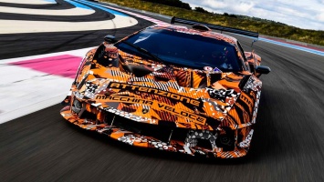 Компания Lamborghini вывела на трек таинственный суперкар