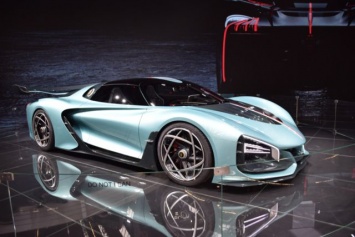 Самый дорогой и быстрый суперкар в мире представили на выставке в Пекине