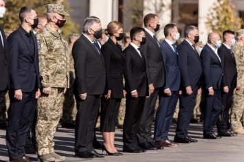 Церемонию прощания с жертвами катастрофы Ан-26 посетили Зеленские - фото церемонии