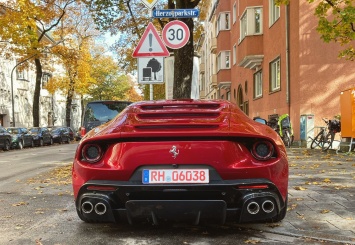 Единственный в своем роде Ferrari Omologata заметили на улице (ВИДЕО)