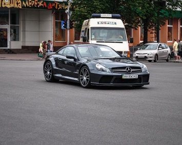 В Украине засветился очень редкий и очень мощный суперкар Mercedes