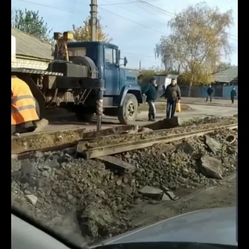 Трамвай не смог пережить «времена процветания» в «ЛНР»: в Луганске демонтируют остатки трамвайной коллеи, - ФОТО