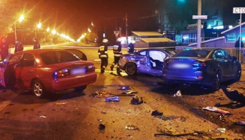 В Днипре столкнулись пять авто, есть погибший и пострадавшие