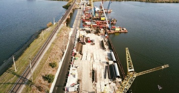 Новое покрытие и сваи: на Днепропетровщине проходит реконструкция моста