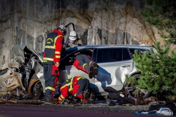 Десять автомобилей Volvo сбросили с подъемного крана (ВИДЕО)
