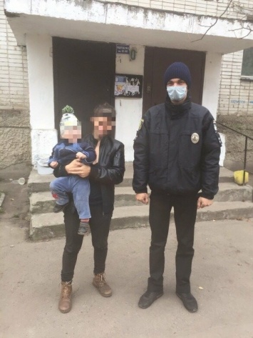 Харьковские "копы" разыскали сбежавшую мать с двухлетним ребенком, - ФОТО