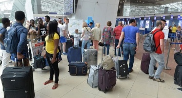 Потрошители чемоданов. В аэропорту Херсона обезвредили банду грузчиков, их прославят на весь мир